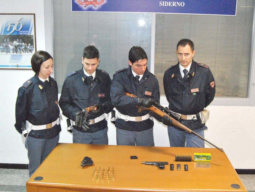 Detenzione e porto illegale di armi, arresto in flagranza a Siderno