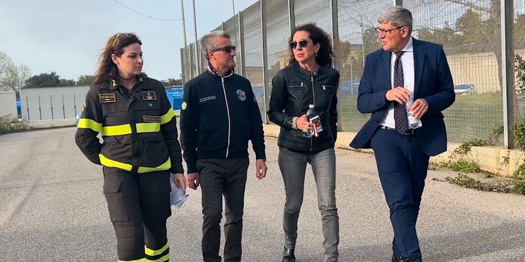 Migranti, sopralluogo di Ferro e Valenti al Cara di Isola Capo Rizzuto: presto sarà potenziato