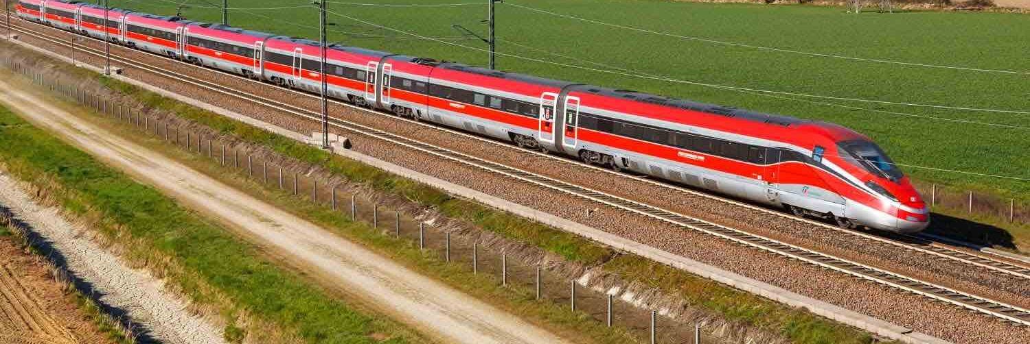 Viaggi in treno più lenti e più cari: agosto nero per l’Alta Velocità