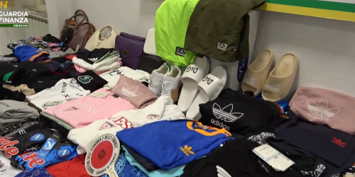 banda e-commerce prodotti contraffatti