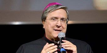 Mons. Savino: «A vent’anni bisognerebbe avere la possibilità di inseguire sogni»