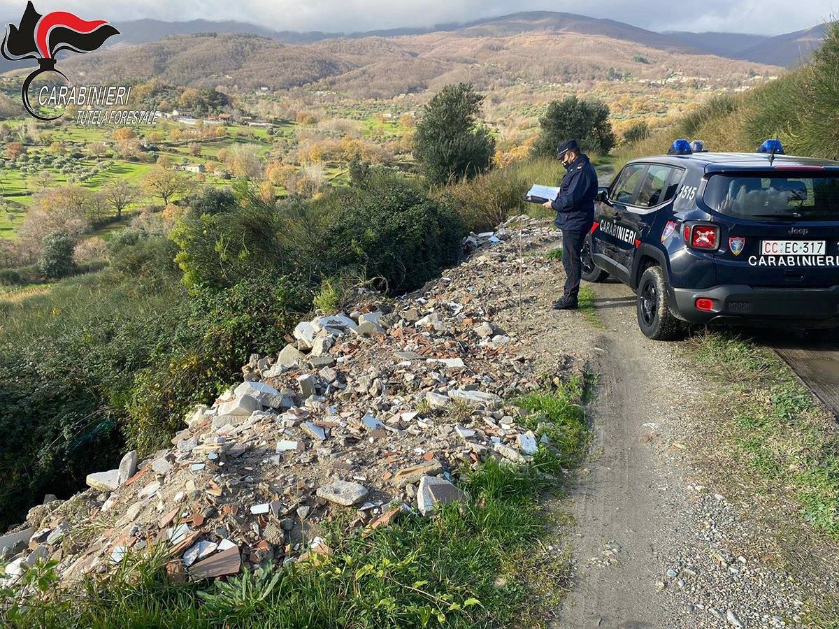 Smaltimento illecito di rifiuti, denunciato imprenditore nel Cosentino