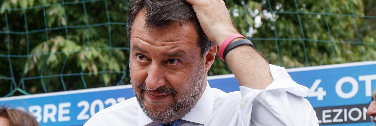Guerra nella Lega, tre esponenti lombardi lasciano Salvini e passano con Bossi