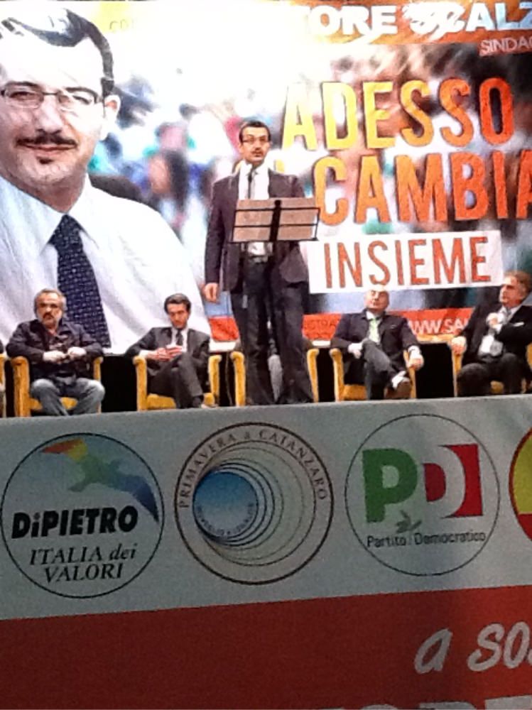 Catanzaro, si autosospendono tutti i dirigenti del Pd