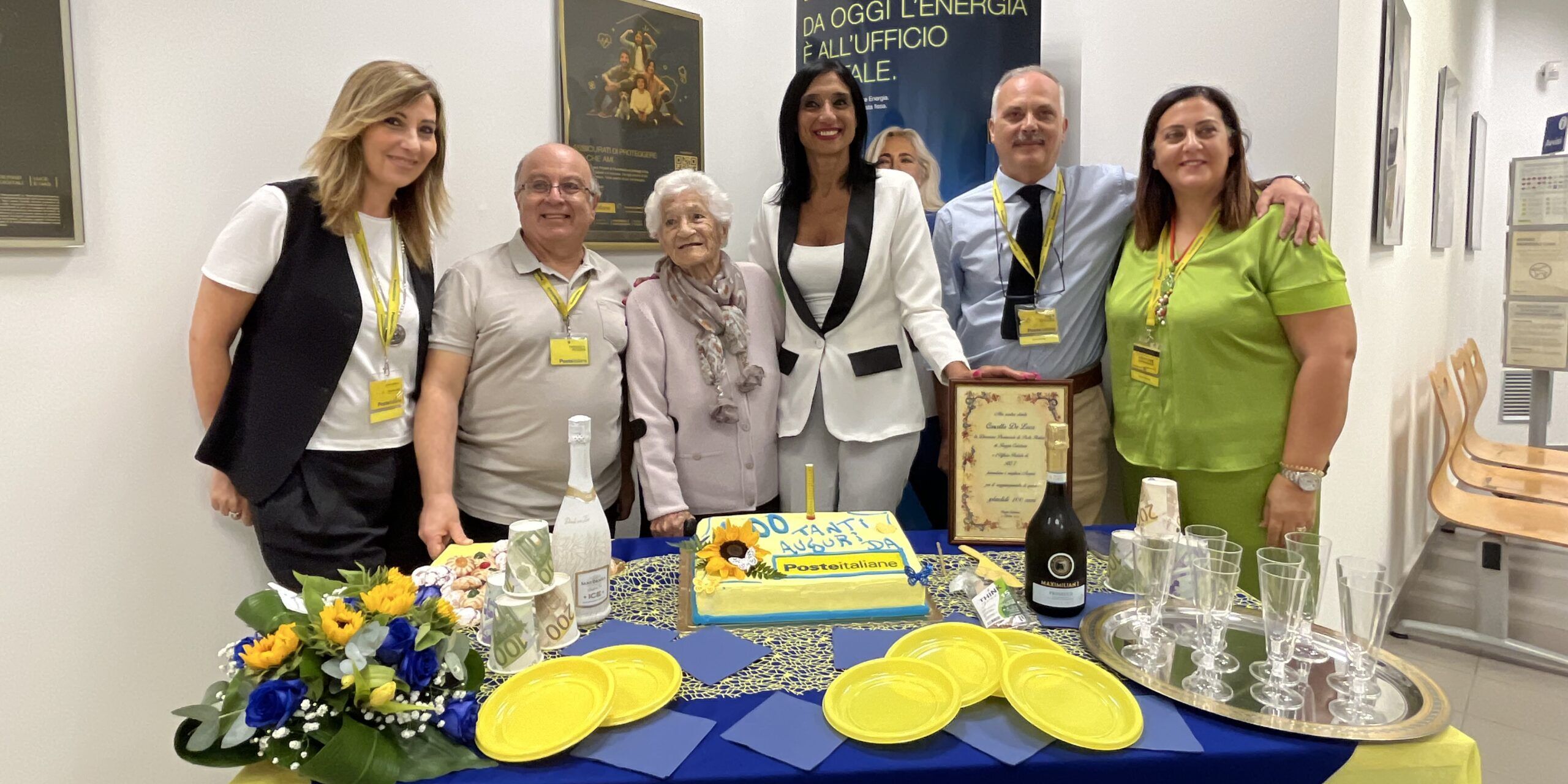 Cliente di Reggio compie 100 anni, Poste Italiane la festeggia in ufficio