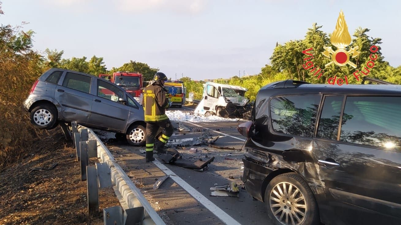 Tortora, incidente mortale sulla strada statale 18 “Tirrena Inferiore” – FOTO