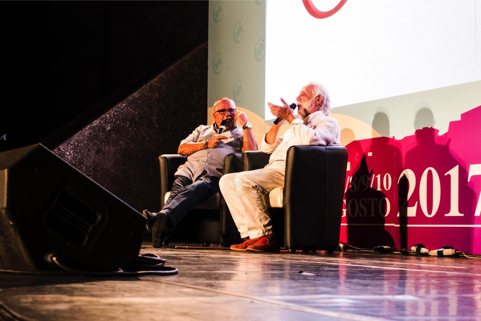 Dal premio Caccuri l’attacco di Staino a Renzi: «È un cafone»