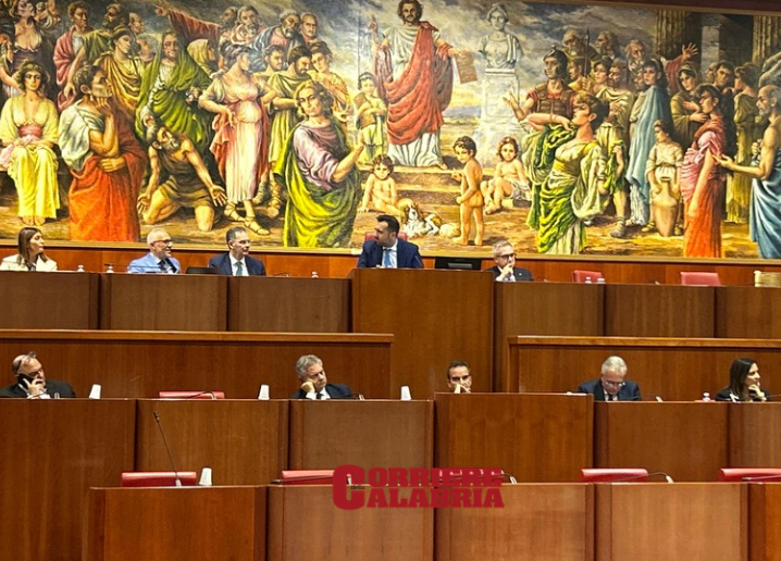Consiglio regionale, il caso sottosegretari accende lo scontro. E Giannetta si astiene su una pratica
