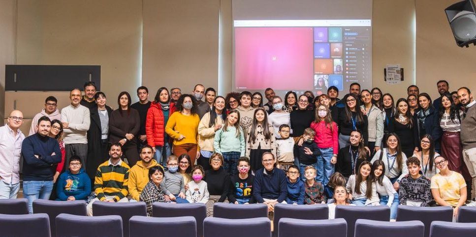 “Storie di stra-ordinaria normalità”: una mostra di giovani pazienti diventa racconto e cura