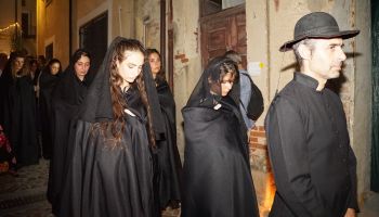 Sagra agli Arnedos, Motta di Rovito celebra la tradizione con “Le spose vestite di nero” – FOTO
