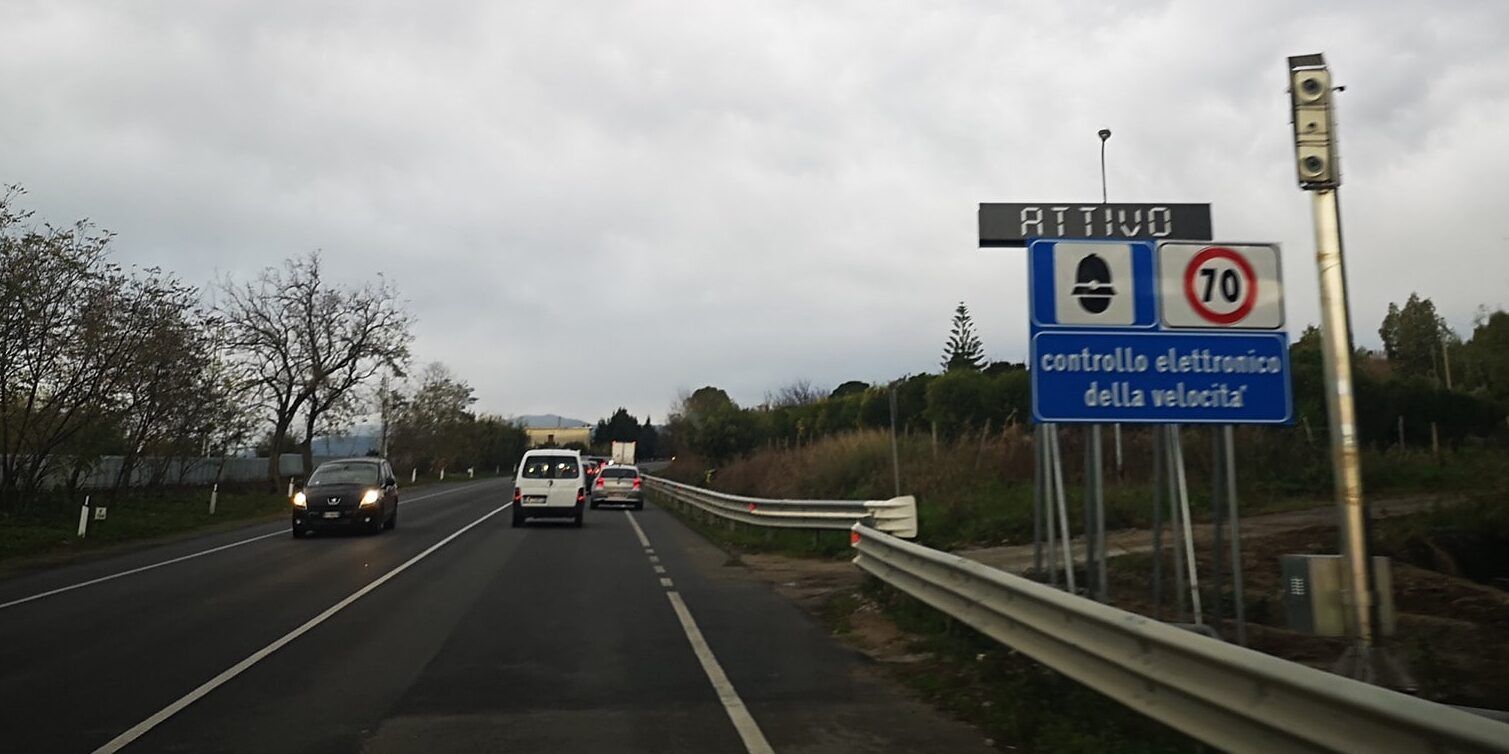 Autovelox sospeso sulla SS106 a Simeri. «Sanzioni prive di legittimità»