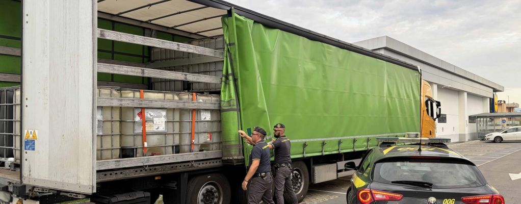 Benzina di contrabbando, sequestrati oltre 30 mila litri – VIDEO