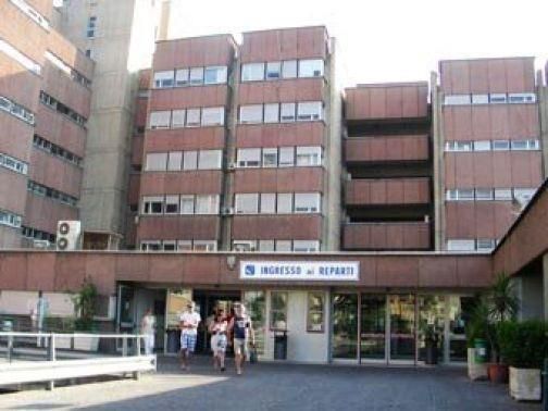 Ospedale di Reggio, il caso dell'ambulatorio chiuso finisce in Procura