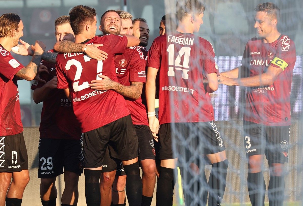 Serie B, la Reggina trionfa al Granillo contro il Cosenza: 3-0