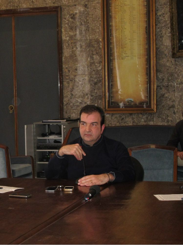 CAOS RIFIUTI | Occhiuto contro tutti: «Regione superficiale e collusa»