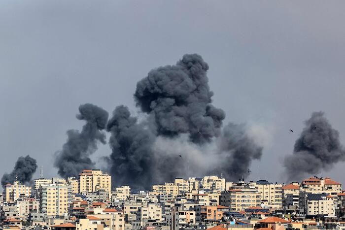 Raid su Israele e Gaza, centinaia di morti e dispersi