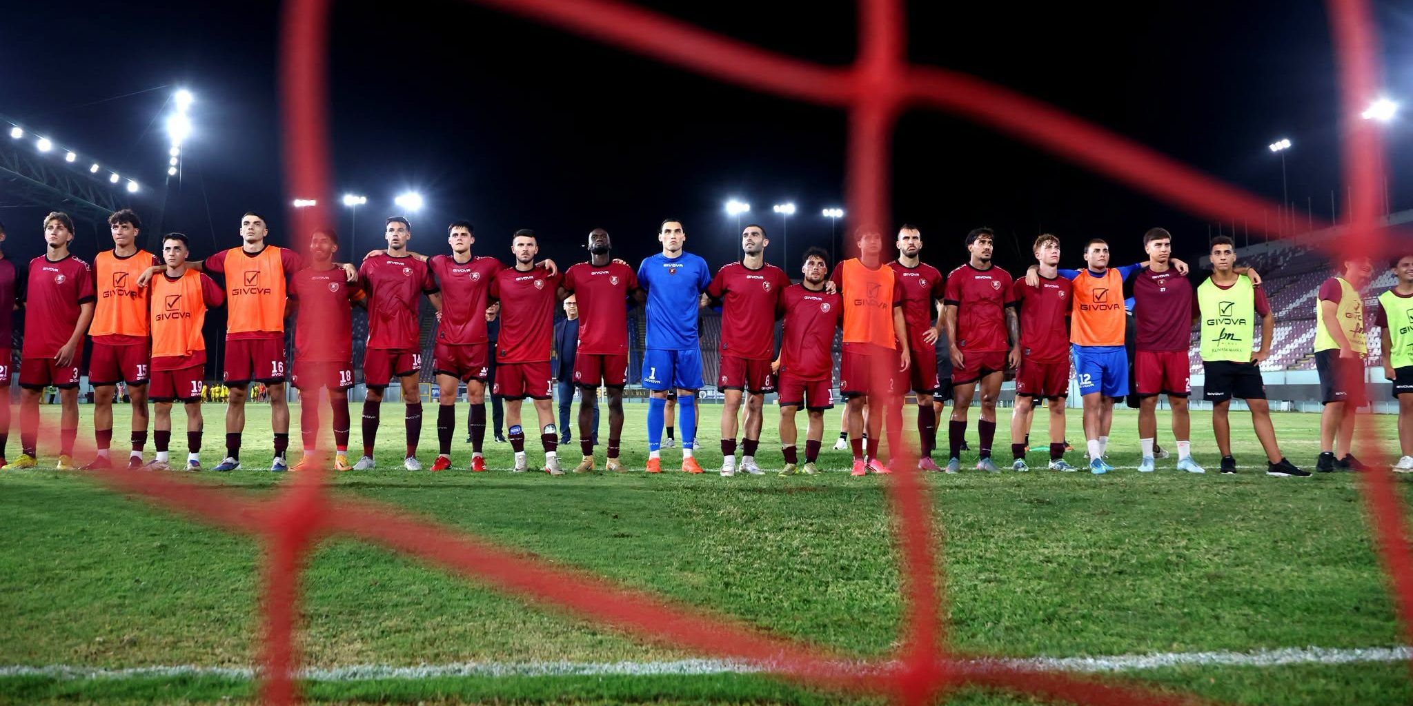 Reggina, nuovi rinforzi e oltre 3.200 abbonati: il debutto in campionato si avvicina