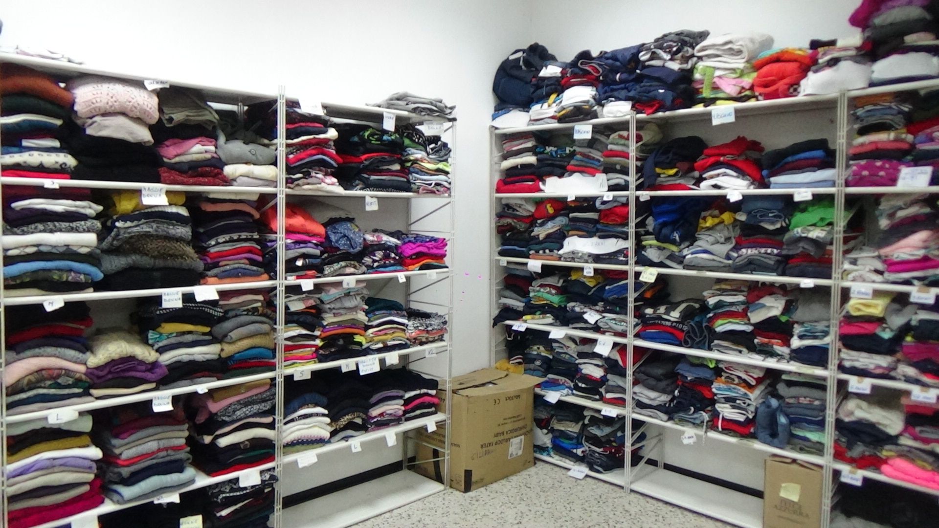 A Locri un emporio solidale per aiutare persone e famiglie in difficoltà. «Dopo la pandemia richieste in aumento» – VIDEO