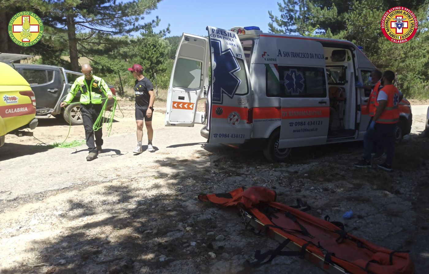 Biker cade su un sentiero in Sila, interviene il soccorso alpino speleologico