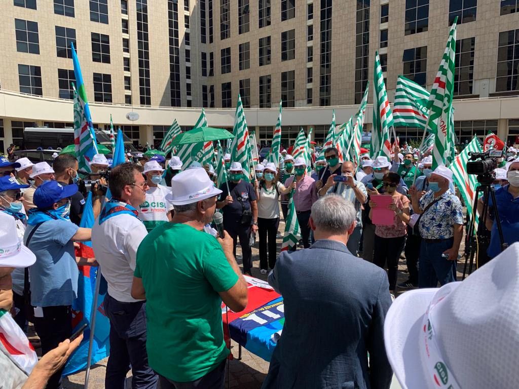 Cotticelli convoca i sindacati, ma i leader della “Triplice” non si presentano