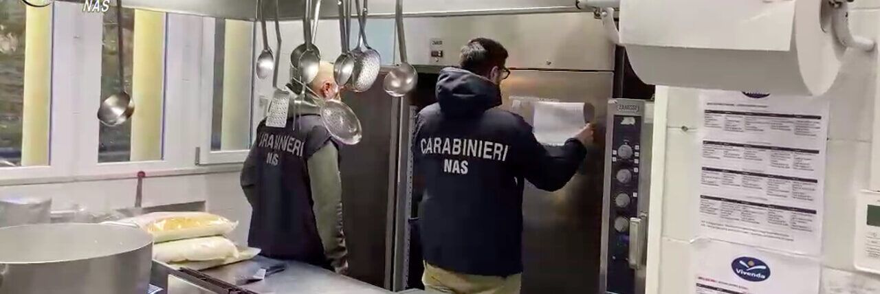 Blitz dei Nas nelle mense scolastiche, 1 su 3 irregolare