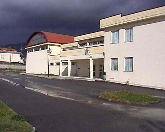 «Il sindaco di Lamezia si attivi per dare un'aula ai 42 bambini»