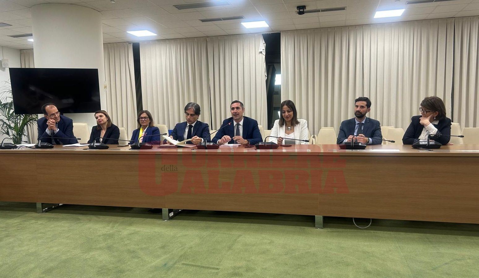 «Porcheria politica»: l’opposizione abbandona l’aula sulla legge che reintroduce i sottosegretari