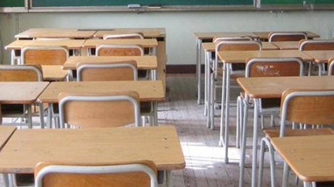 Polemiche a Simeri, i “santini” elettorali arrivano anche a scuola