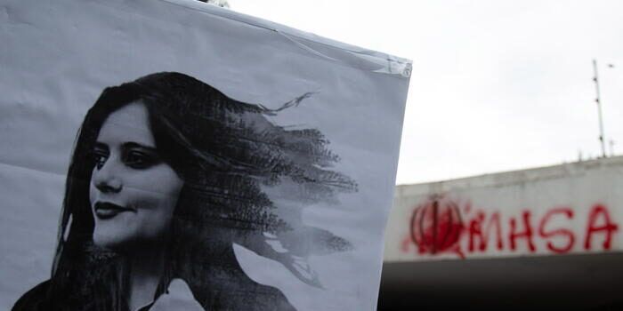 Mahsa Amini, dalle donne del Comune di Catanzaro un omaggio alla libertà – VIDEO