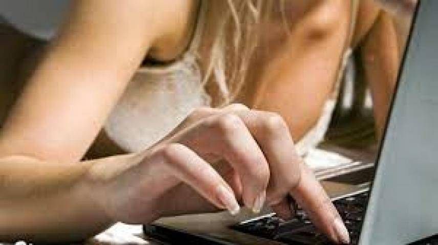 Ricatto per non divulgare un film hard, calabresi denunciati a Siena