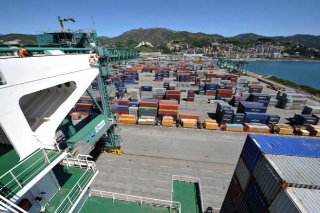 Genova, motrice travolge e uccide camionista cosentino