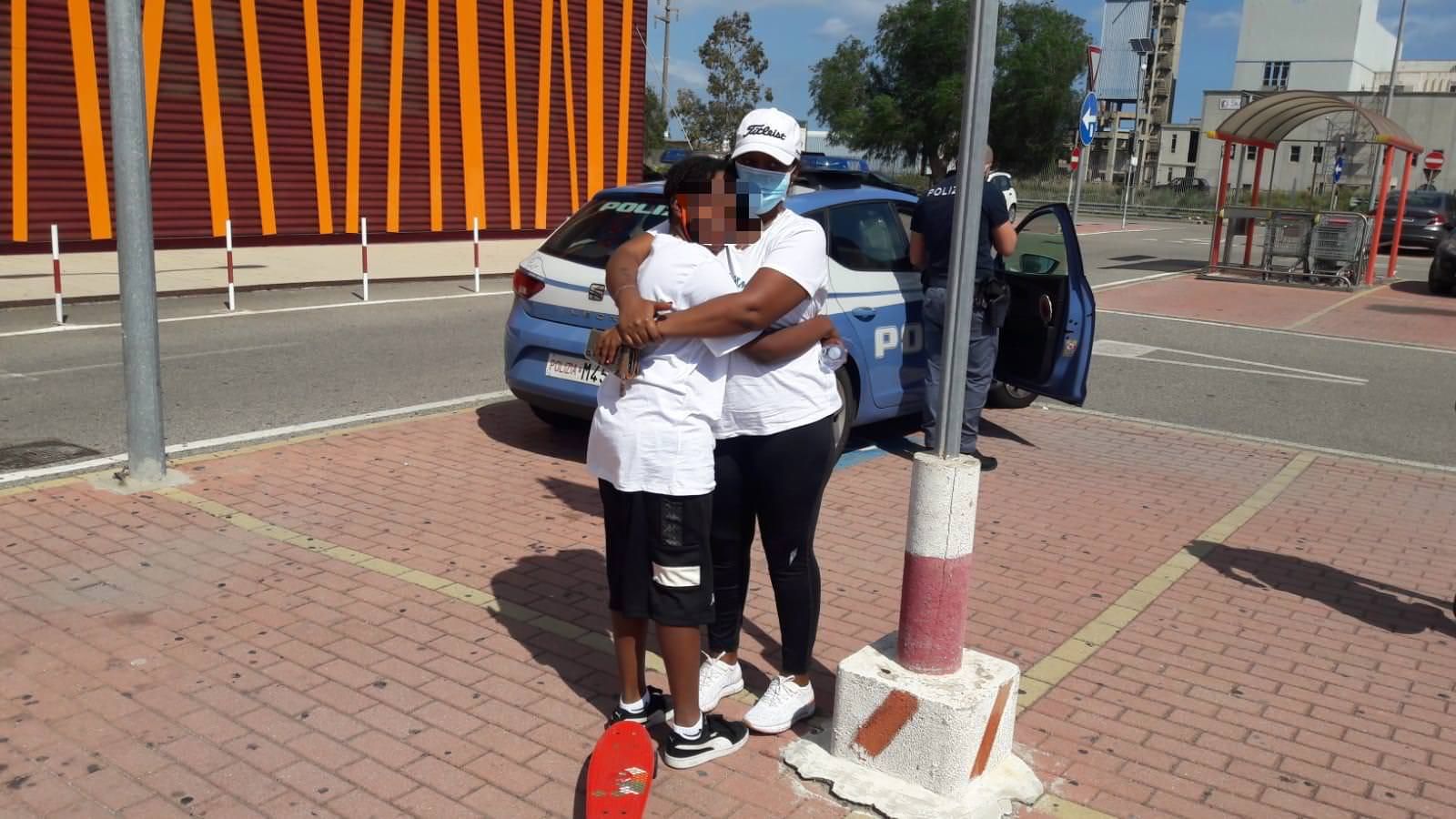 Crotone, bambino scompare nel centro commerciale ma la Polizia lo ritrova