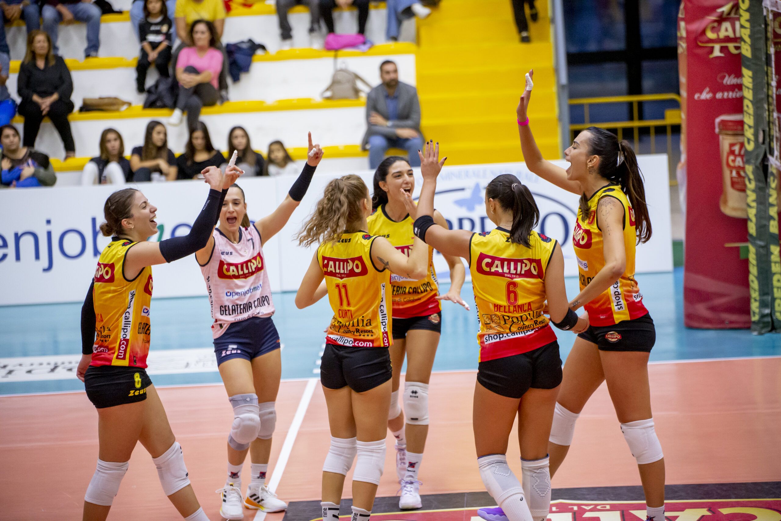 Volley femminile, buona la prima per la Tonno Callipo: 3-0 al PalaValentia contro l’Orlandina