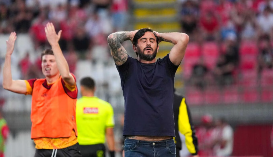 Aquilani in lacrime, poi l’abbraccio con Bianco. «Non ho mai visto una squadra così»