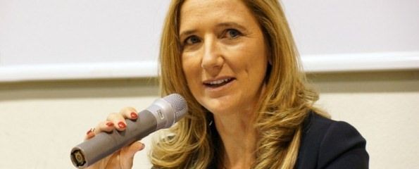 La commissaria si aumenta lo stipendio