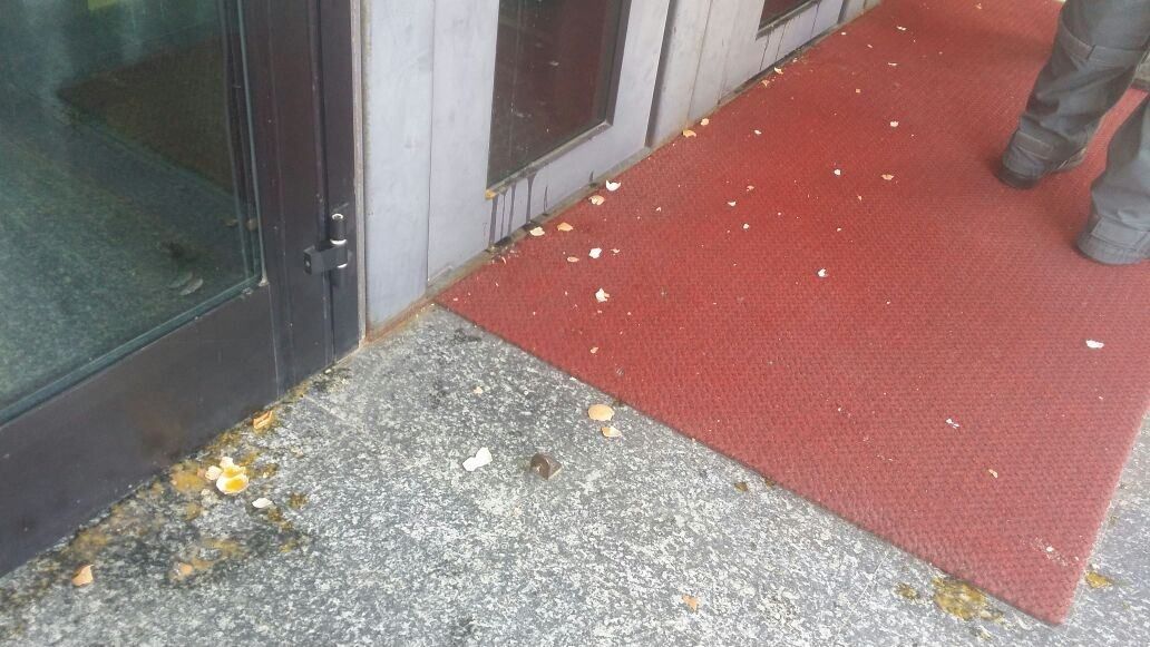 Reggio, lancio di uova contro Palazzo Campanella