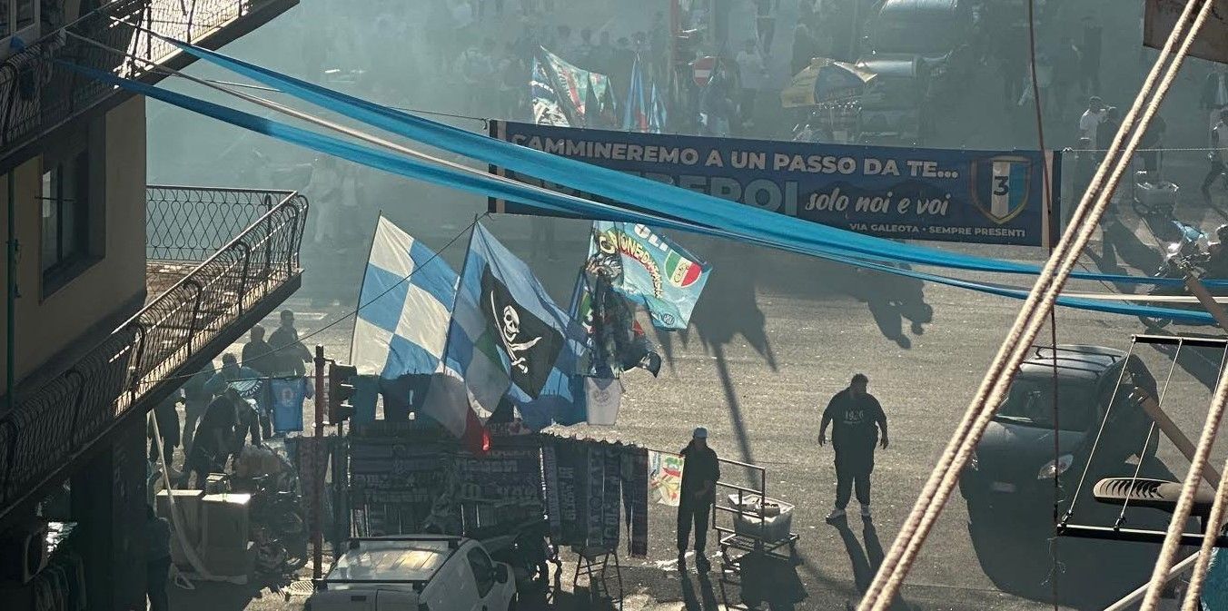 Napoli, febbre scudetto: Fuorigrotta colorata d’azzurro