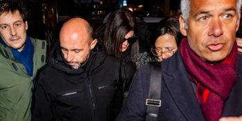 Crans Montana, i familiari delle vittime aggrediscono i Moretti