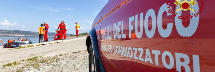 Si tuffa per salvare il figlio e annegano entrambi