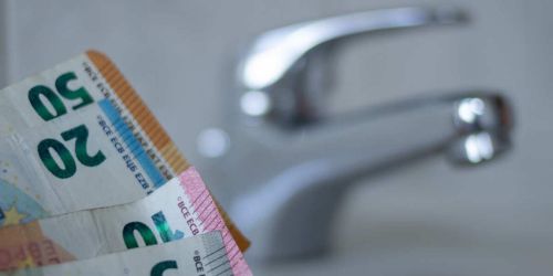acqua soldi bollette calabria
