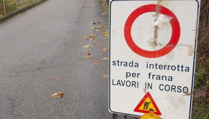 Frana sulla A2, chiuso al transito il tratto tra Falerna e San Mango d’Aquino