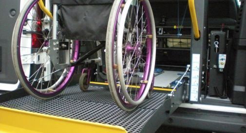 Disabili, il trasporto scolastico ancora non c’è