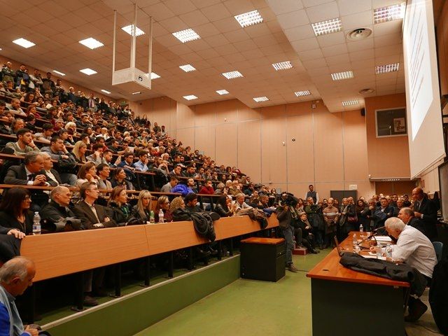 La fronda dei docenti a Crisci: dimettiti