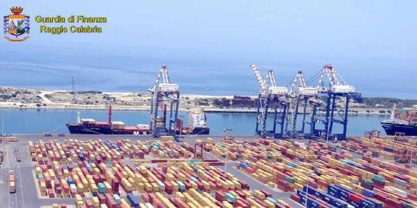 Cocaina nascosta dentro finte banane, sequestrati oltre 250 kg di droga a Gioia Tauro – VIDEO