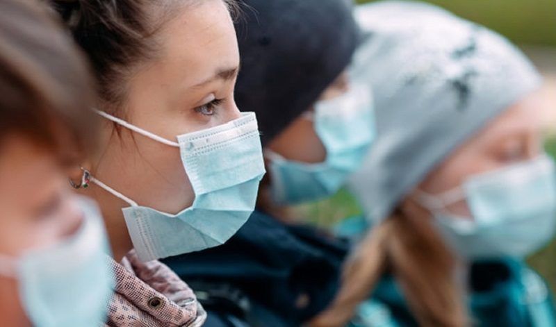 Da oggi stop all’obbligo delle mascherine all’aperto