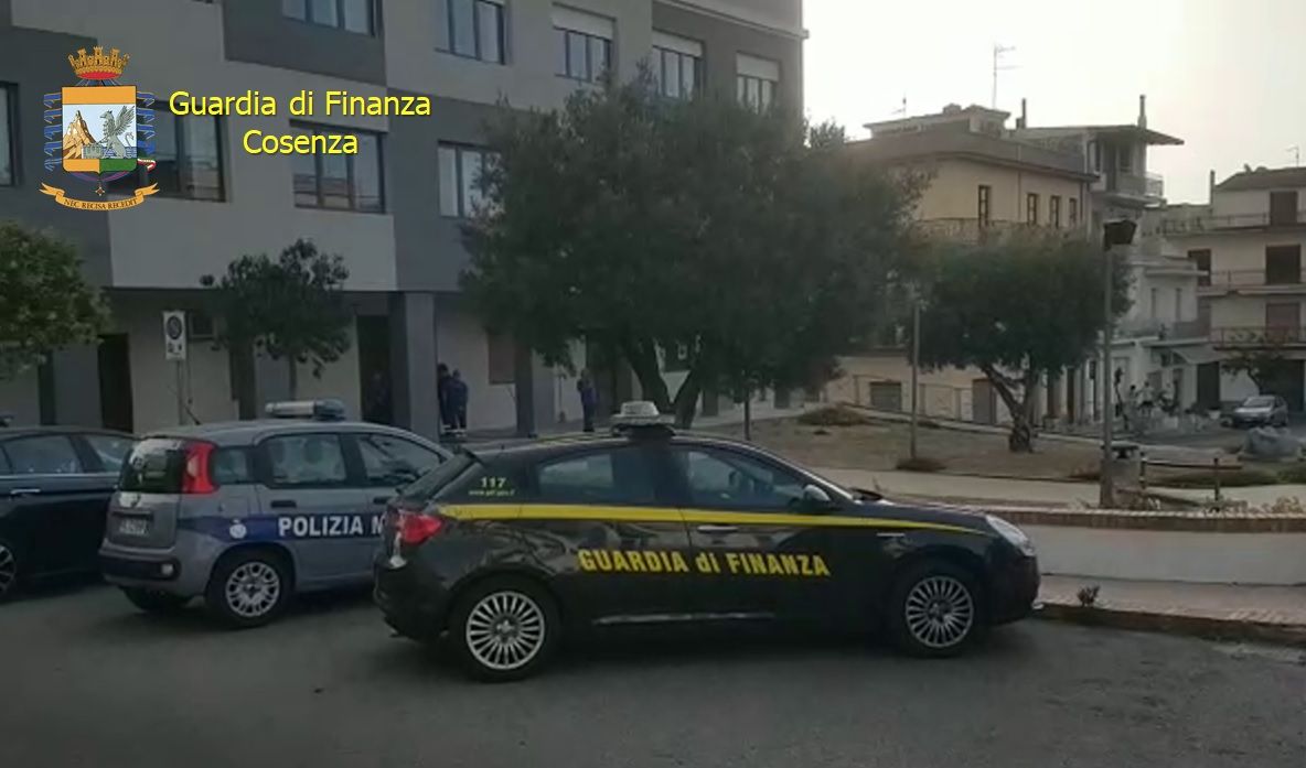 Illeciti elettorali, truffa e concussione: ai domiciliari il sindaco di Trebisacce – VIDEO