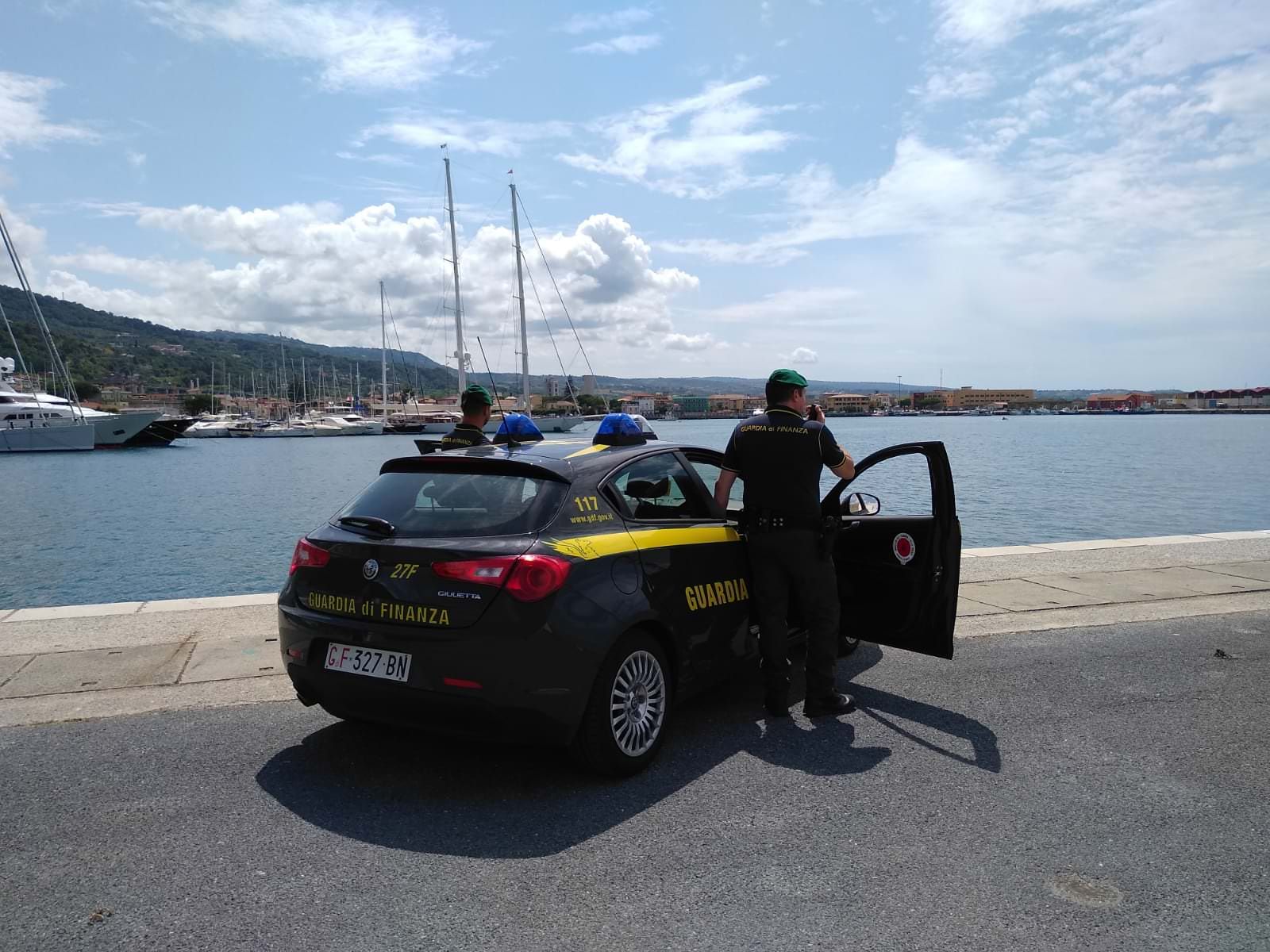 Vibo, la Gdf contesta un’evasione fiscale da 3 milioni a 50 lavoratori marittimi