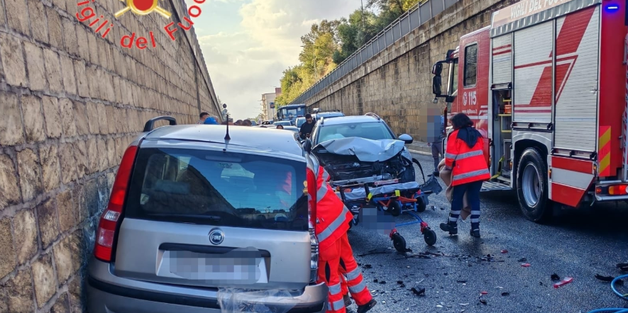 Incidente stradale a Catanzaro: tre feriti, uno è grave