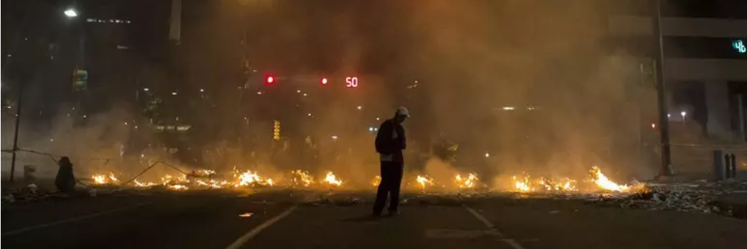 Esplosioni e aerei a bassa quota nella notte a Caracas