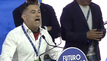 FN, Furgiuele saluta la platea al grido di «camerati»